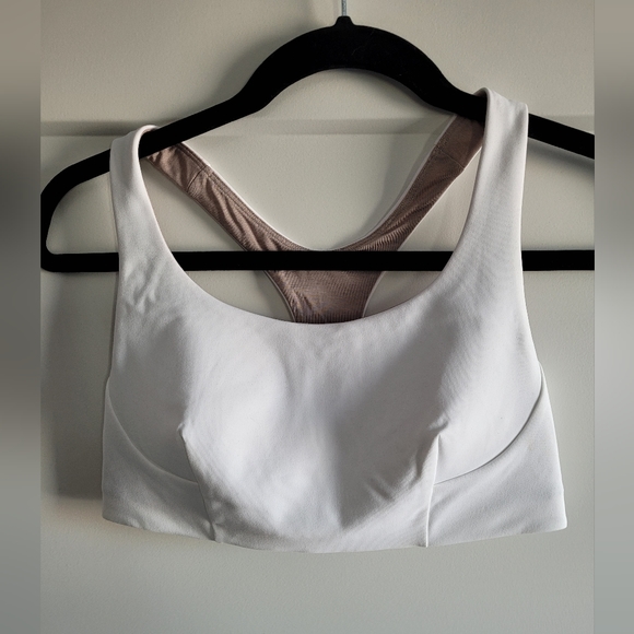 Lululemon wonder train bra C/D SIZE 6 - Picture 3 of 7